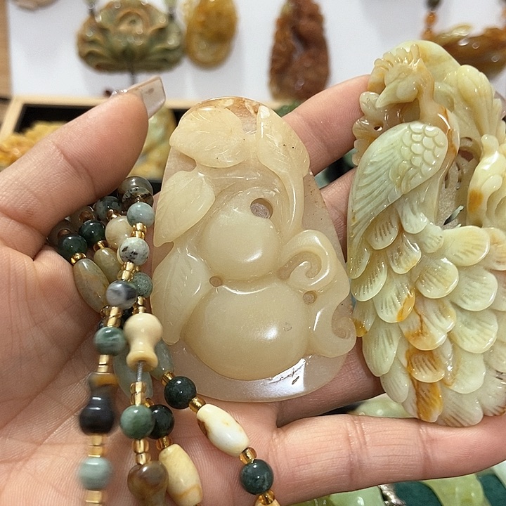 蛇纹石玉挂件未镶嵌玲*