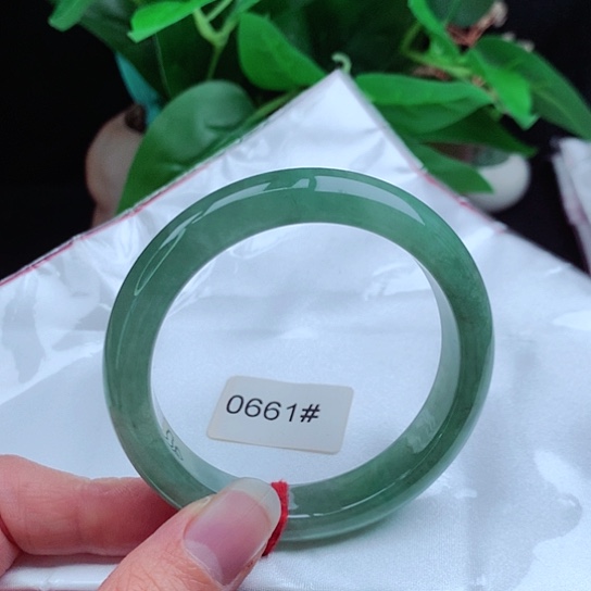 翡翠手镯未镶嵌      正圈55 油青