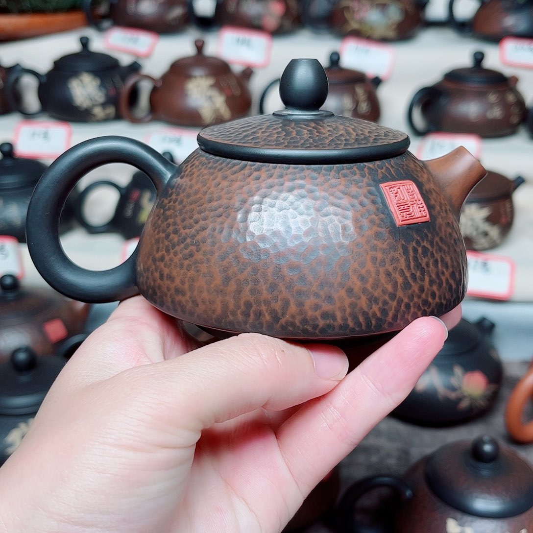 190毫升纯手工锤纹堆雕短嘴石瓢壶