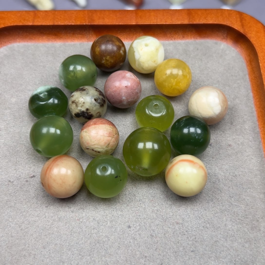 蛇纹石玉颈饰未镶嵌微瑕发2个