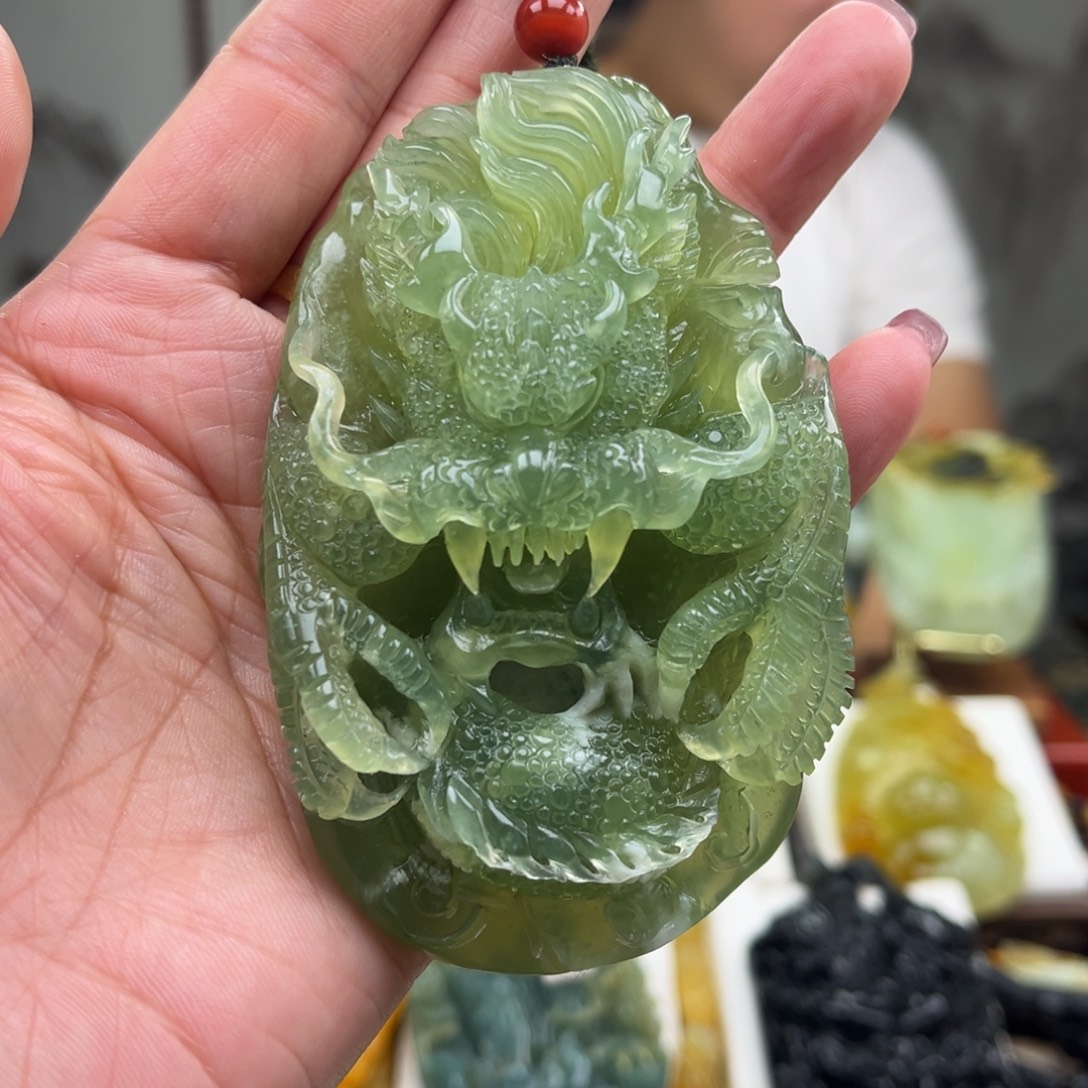四***爷岫玉未镶嵌颈饰手把件