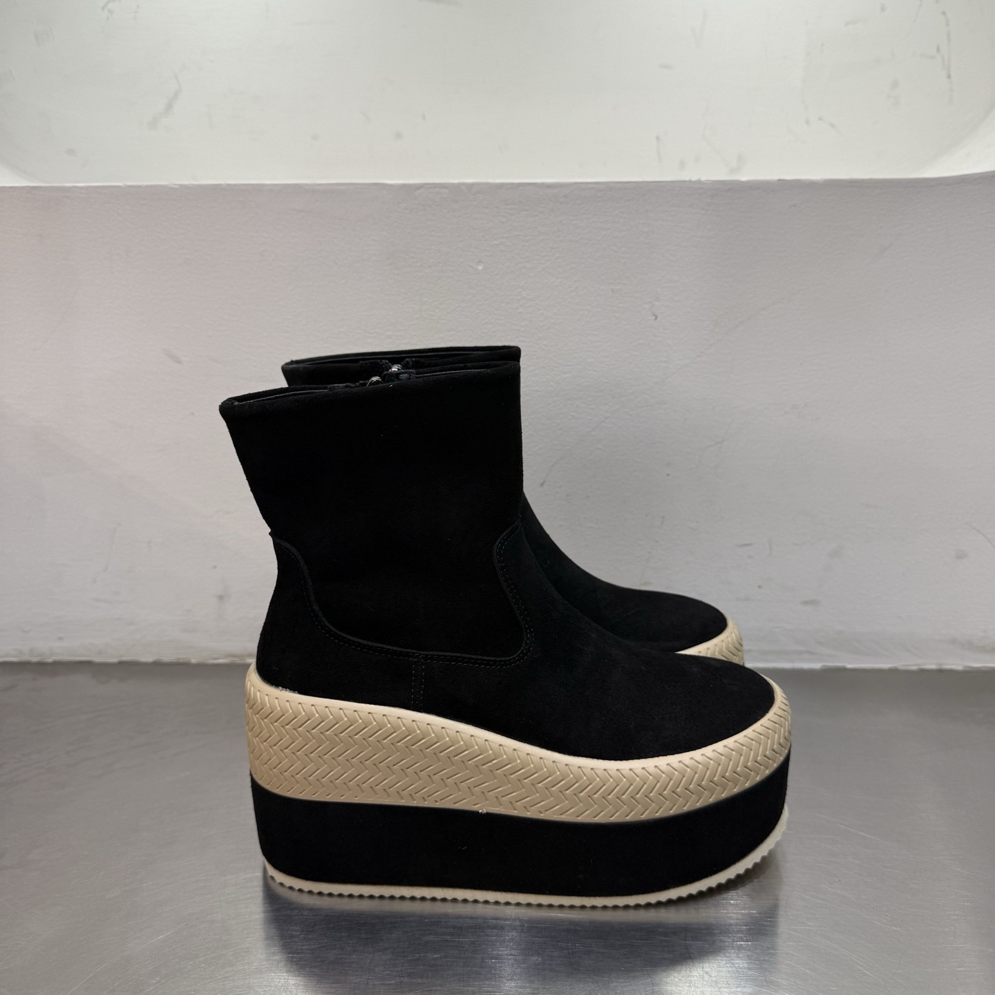 《菠萝妞推荐》换季清仓真皮磨砂皮618-8厚底增高马丁靴新款