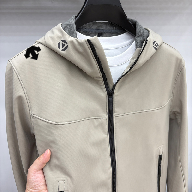 秋季商场同款迪桑家男女同款时尚休闲户外软壳冲锋衣防风运动跑步