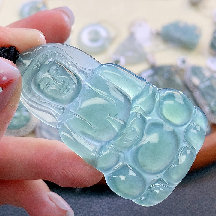 翡翠颈饰未镶嵌翡翠