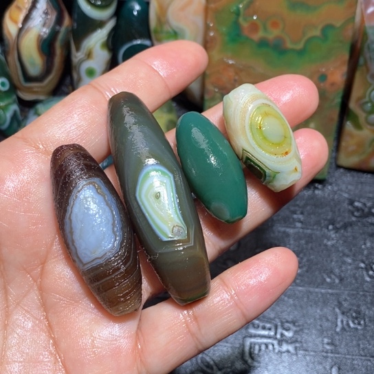 石英质玉珠宝半成品未镶嵌家****)