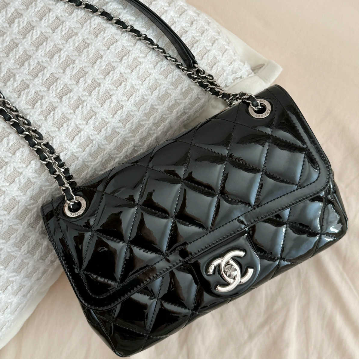 95新 Chanel/香奈儿 多多奢品/香奈儿黑银漆皮大mini斜挎包/98新
