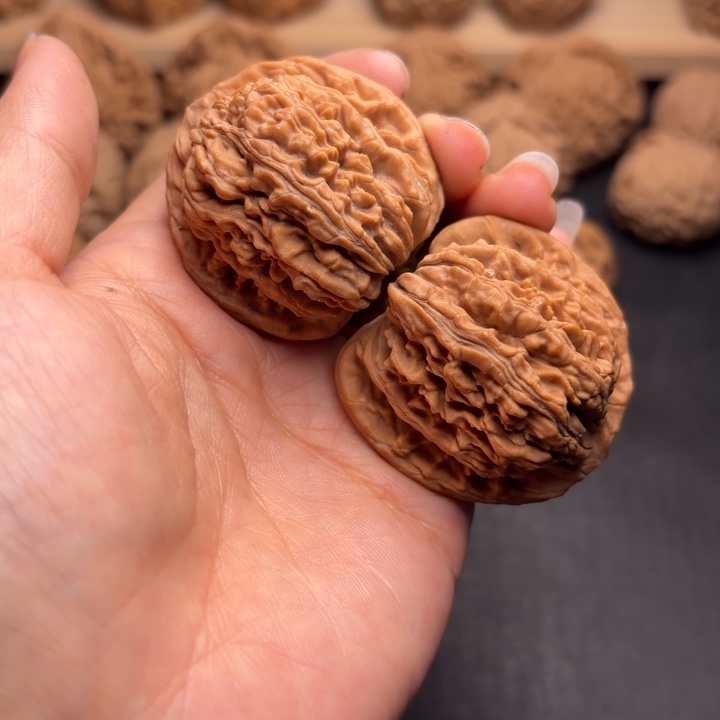 文玩核桃把件40四座楼克重41