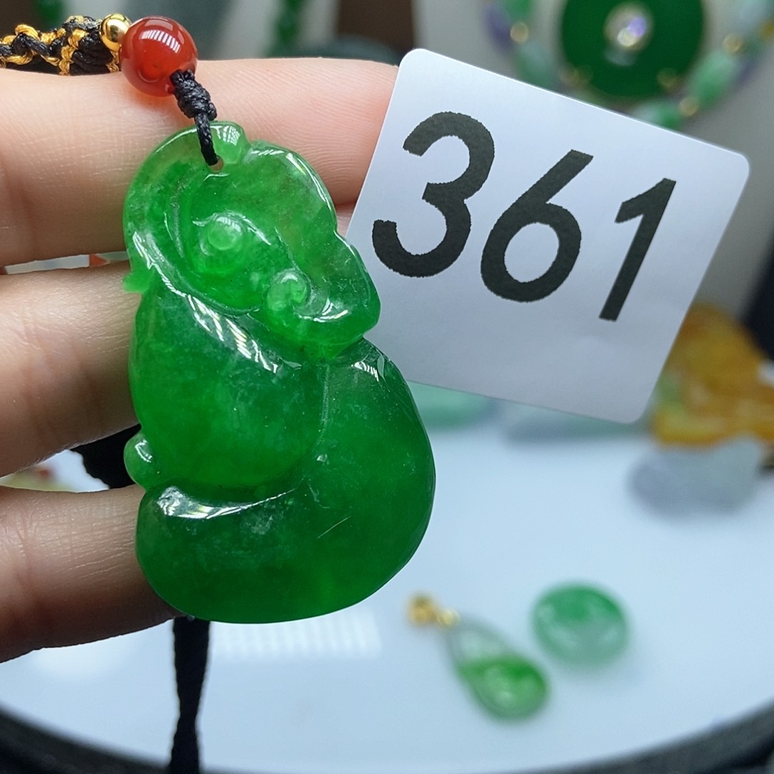翡翠吊坠(赠链)未镶嵌