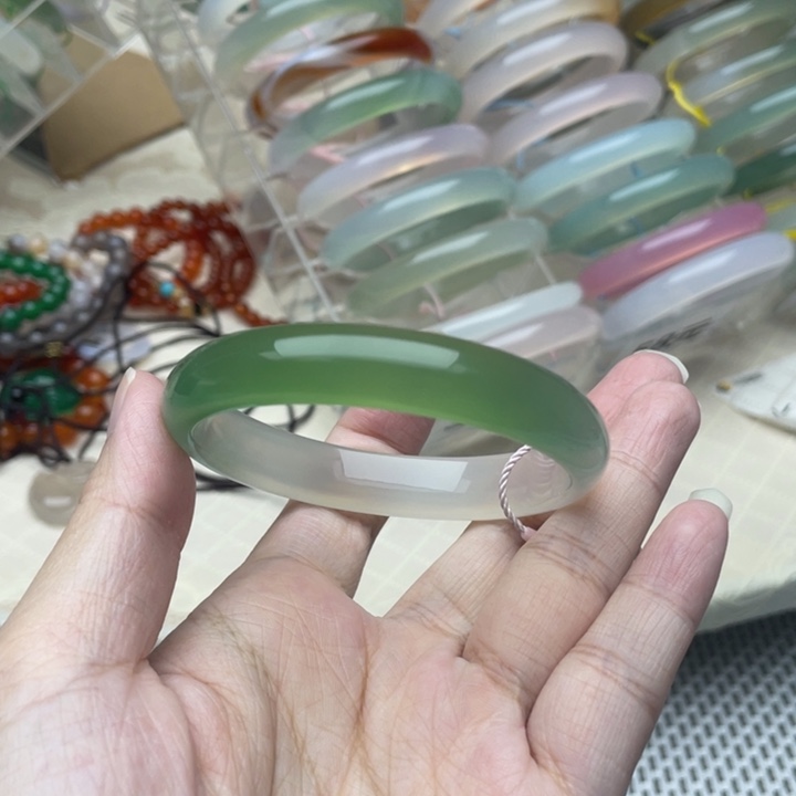 玛瑙/玉髓未镶嵌手镯55圈口
