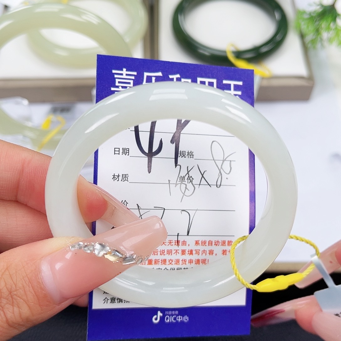 和田玉手镯未镶嵌