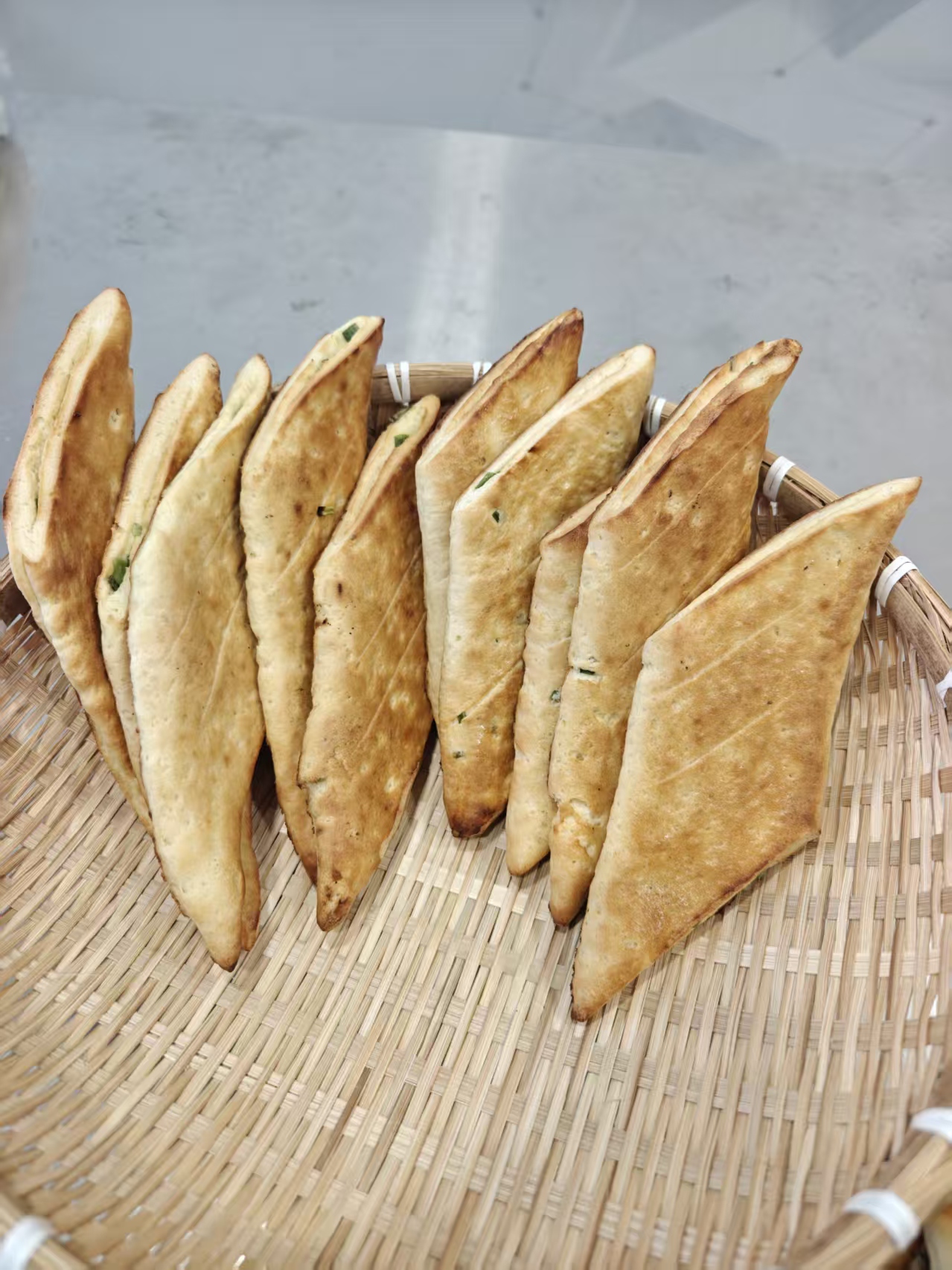 苏北潮牌烧饼葱花咸味烧饼滨海早餐小吃老糕头发酵纯手工现做现发