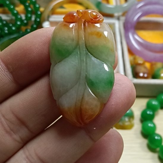 翡翠颈饰未镶嵌翡翠