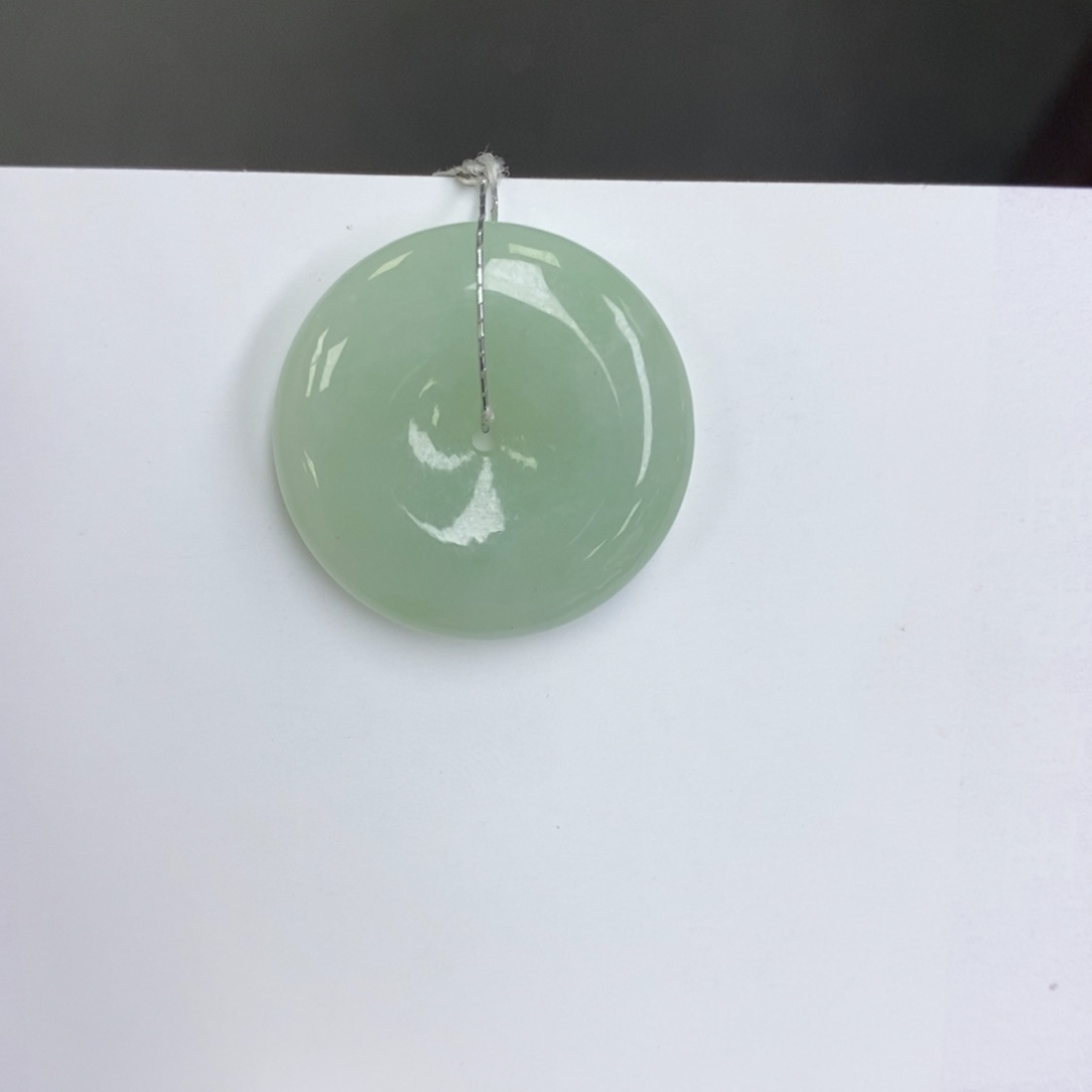 翡翠颈饰未镶嵌平安扣