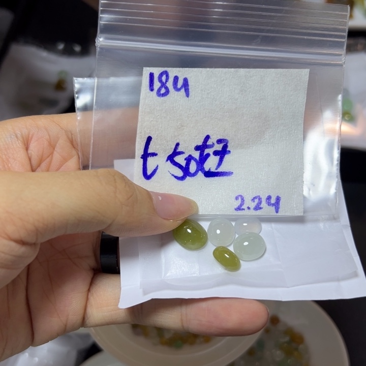 【闪购商品】定制翡翠未镶嵌跪***王不退换