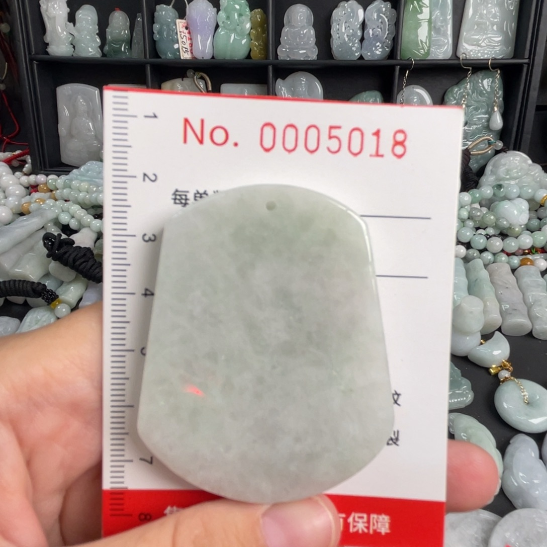 翡翠未镶嵌吊坠(不含链)微瑕