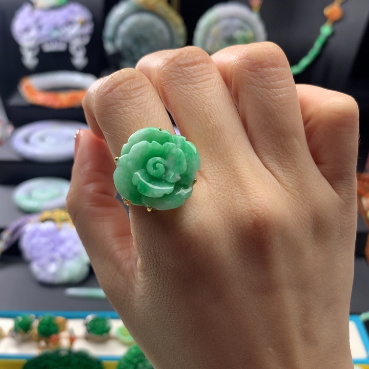 翡翠戒指未镶嵌翡翠花戒指