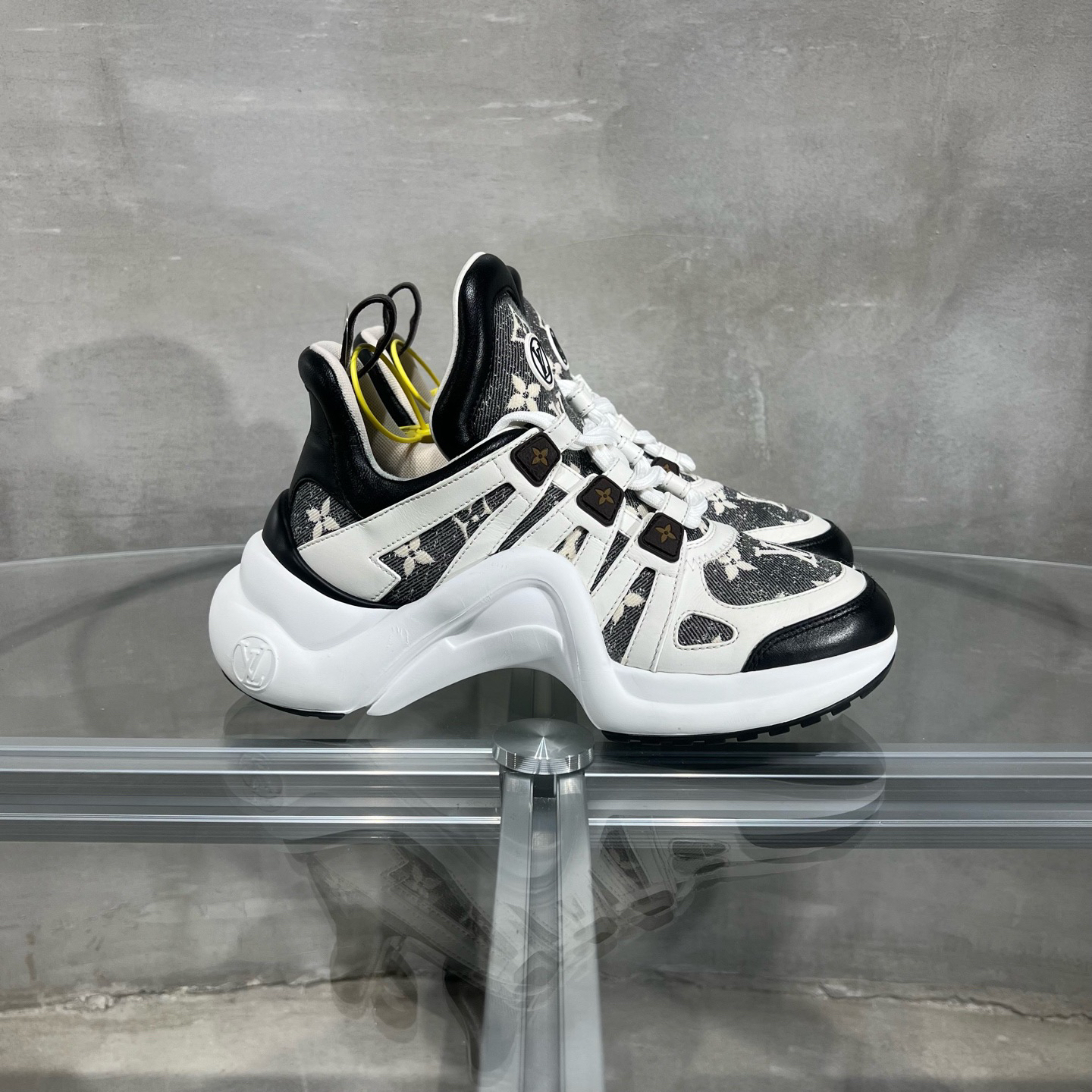 95新 LouisVuitton/路易威登 Archlight黑色刺绣老花 36码 CD0049