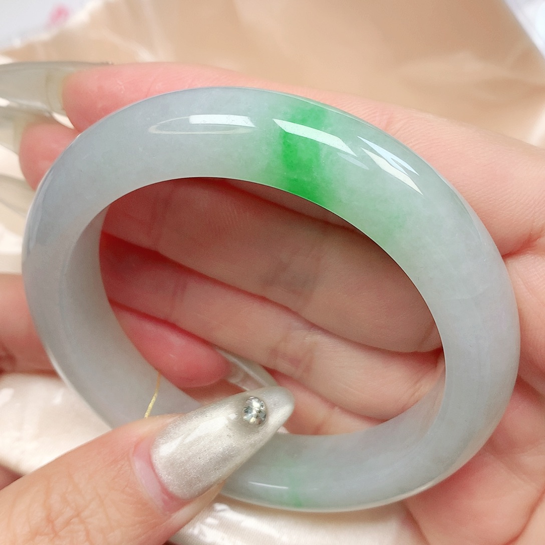 翡翠手镯未镶嵌抖音837