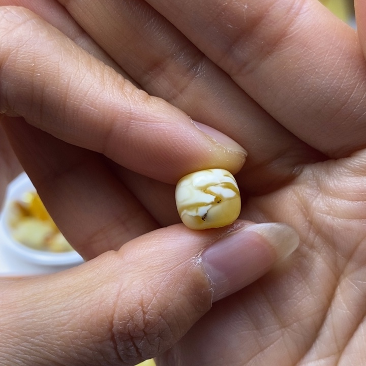 蜜蜡未镶嵌裸石尺寸10，微杂