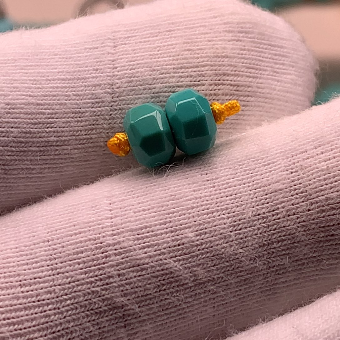 绿松石未镶嵌颈饰