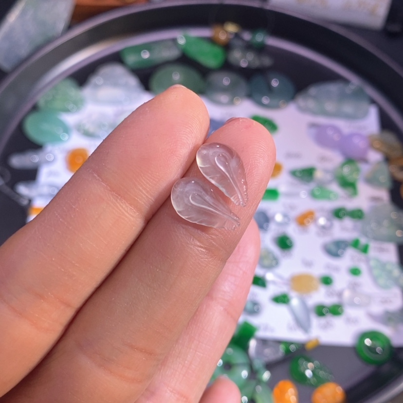 【闪购商品】翡翠挂件未镶嵌羽毛