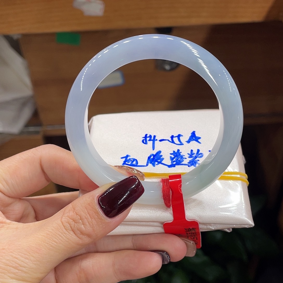 翡翠手镯未镶嵌天然翡翠