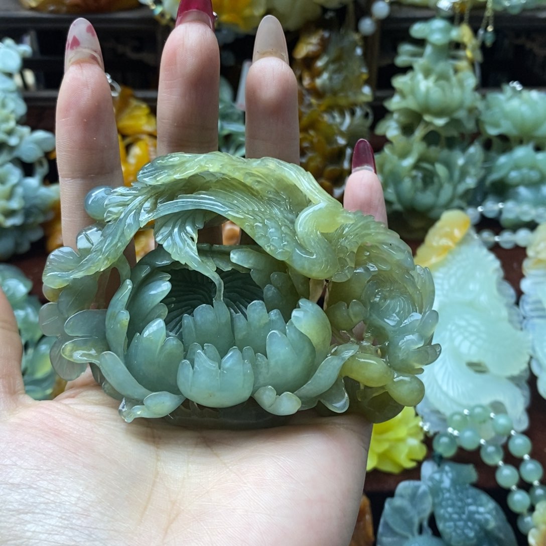 蛇纹石玉颈饰未镶嵌