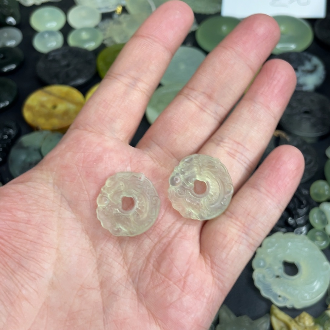 玖***岫玉未镶嵌颈饰俩