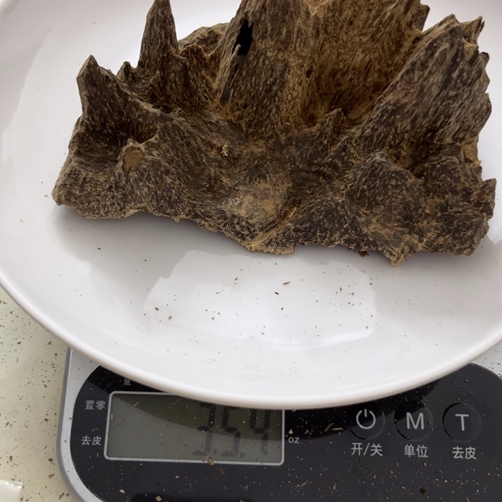 沉香木摆件三****友海南壳子35克