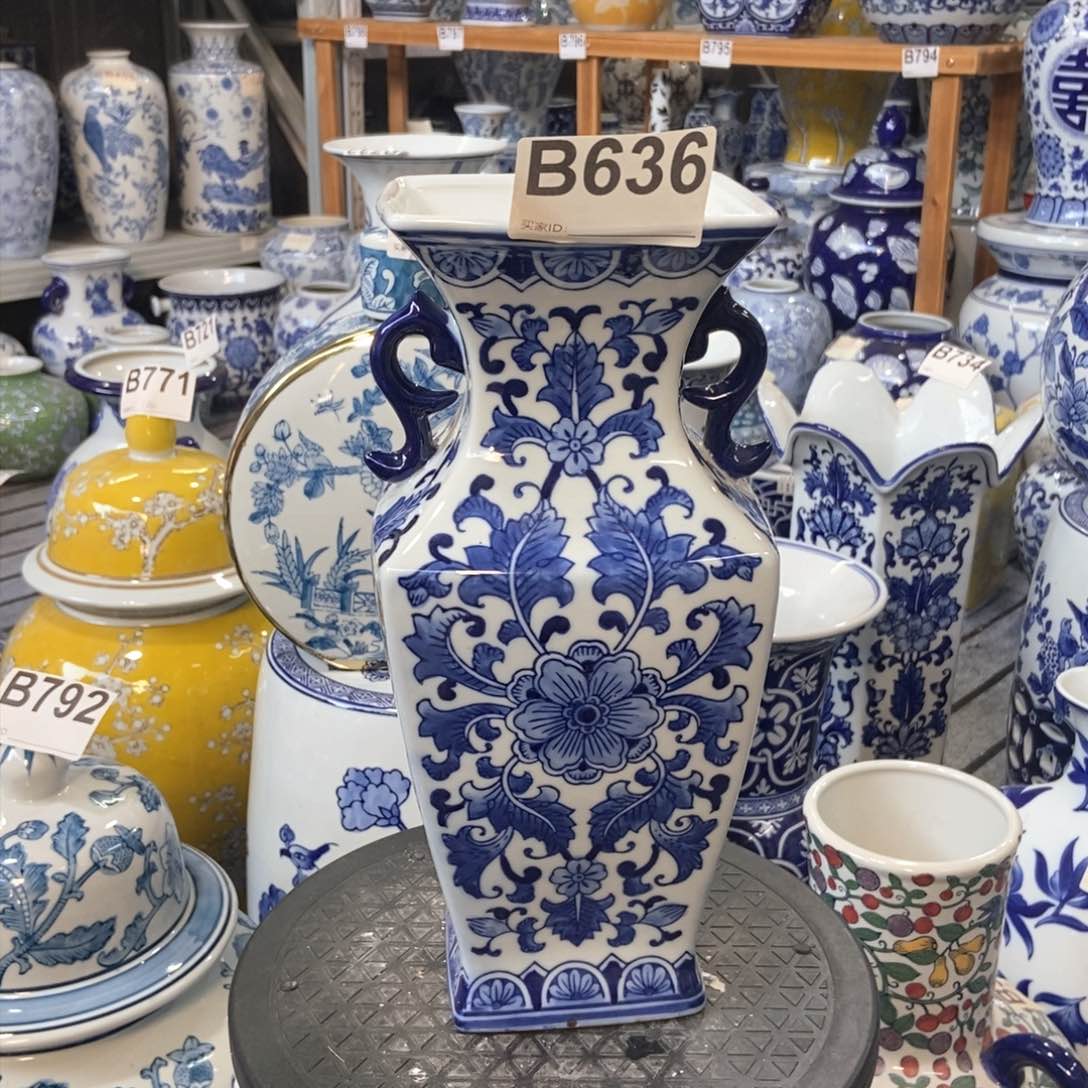 摆件花瓶手绘釉下彩