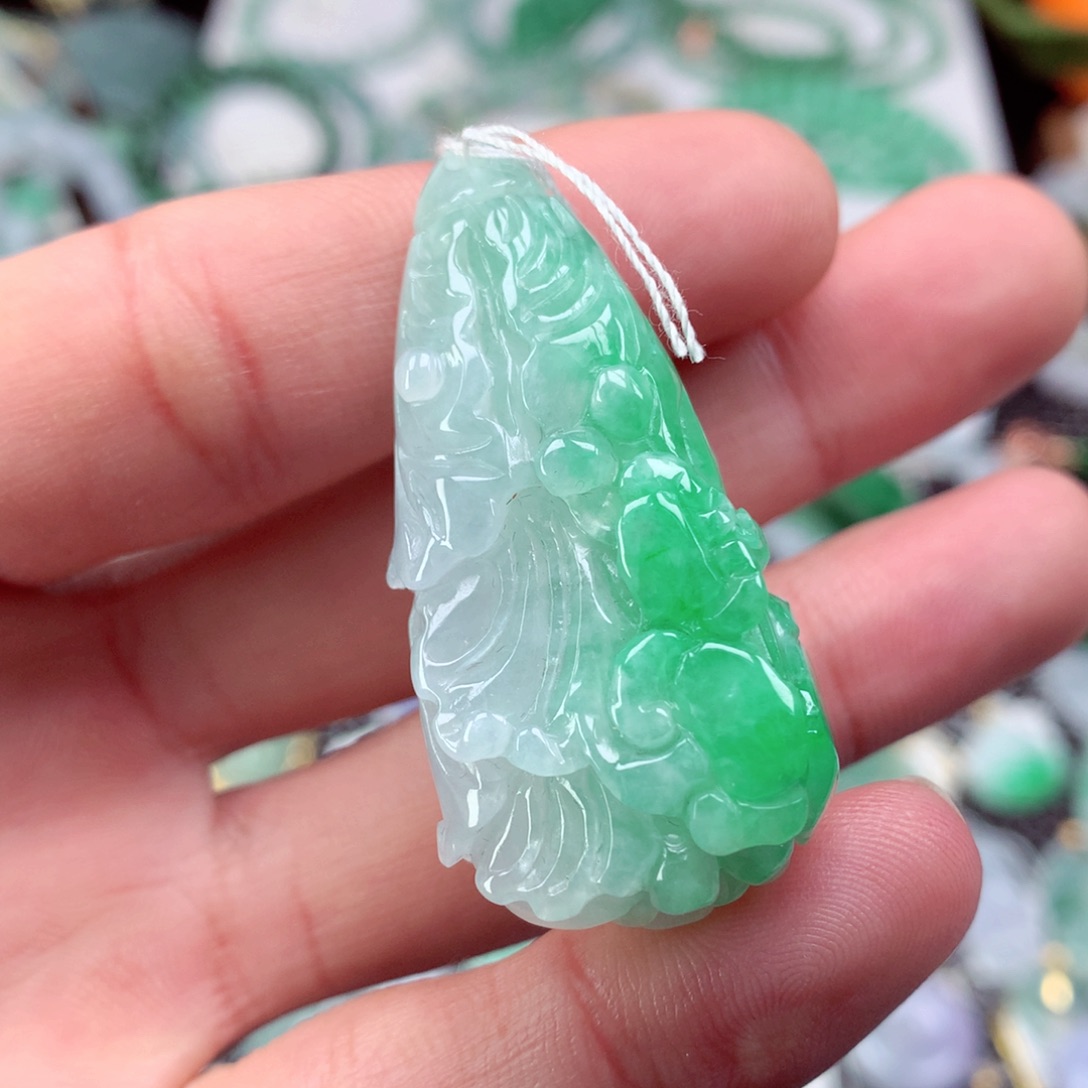 翡翠颈饰未镶嵌翡翠吊坠