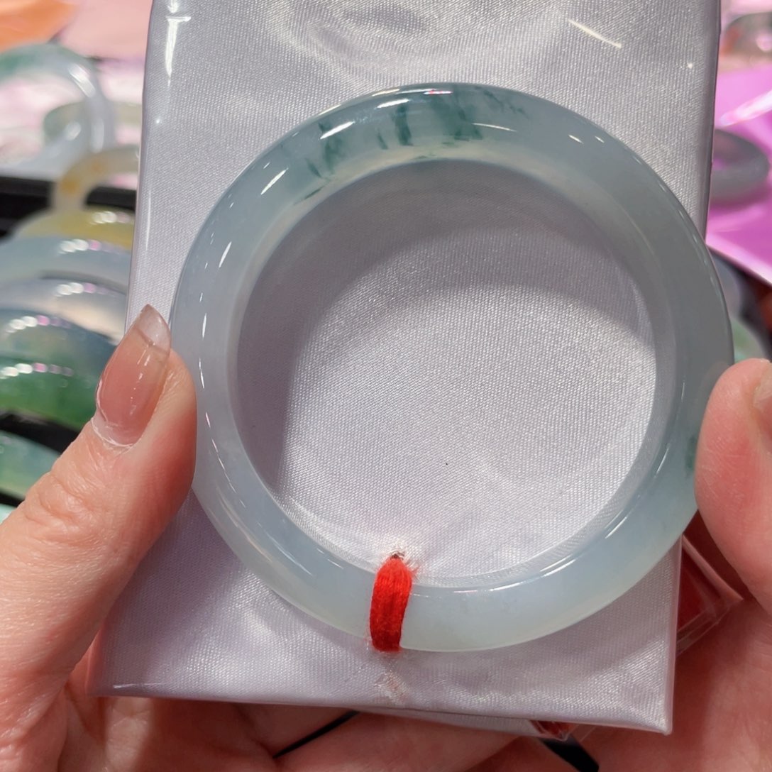 翡翠未镶嵌手镯55冰胶飘花