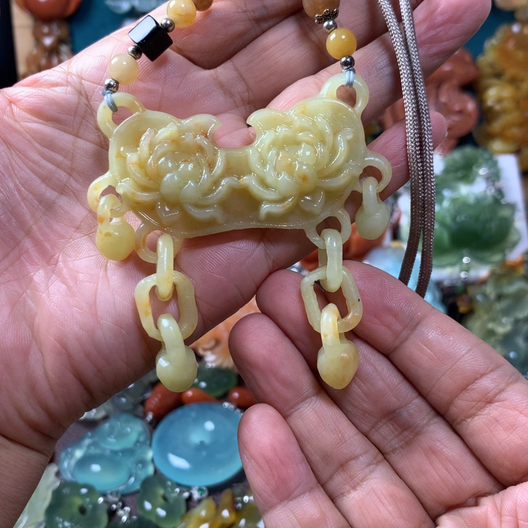 未镶嵌蛇纹石玉挂坠