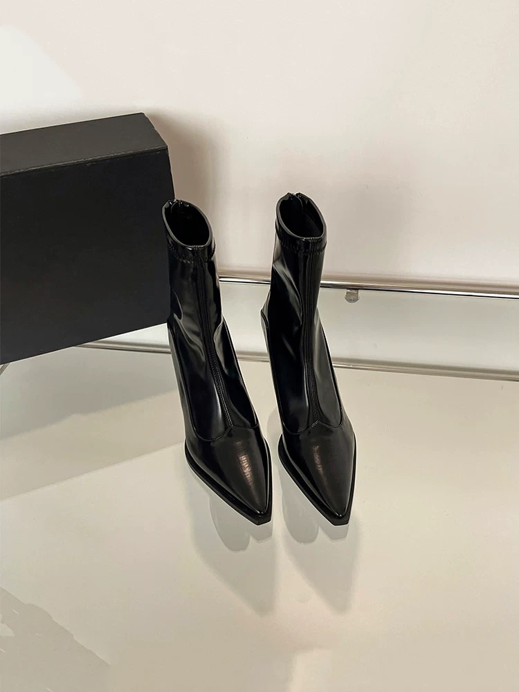 尖头高跟鞋女秋冬新款法式瘦瘦靴高级设计感细跟短靴黑色气质单靴