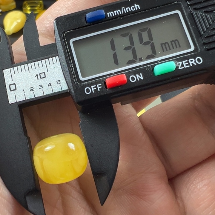 蜜蜡裸石未镶嵌10 杂