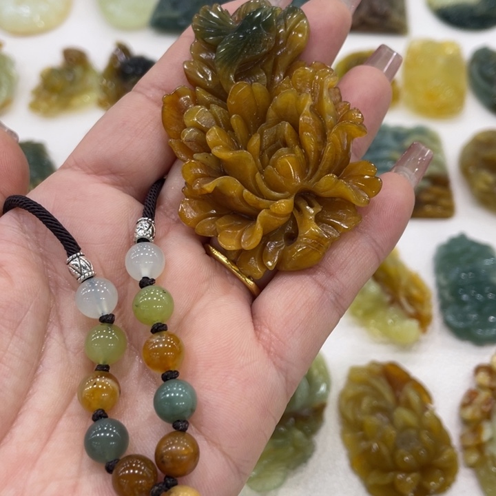 辛***哥蛇纹石玉未镶嵌颈饰