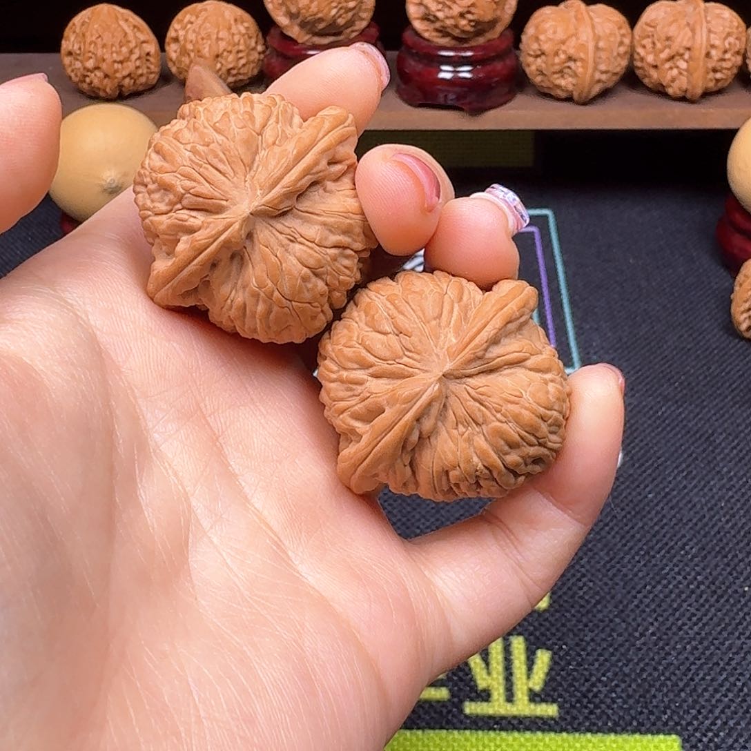 文玩核桃吊坠39闷白