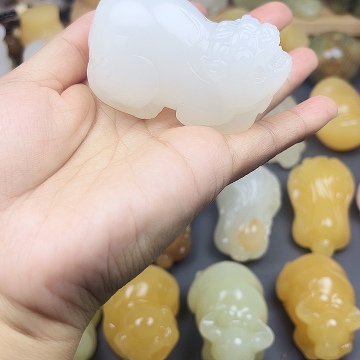 玉石雕刻品碧玺（处理）有*人