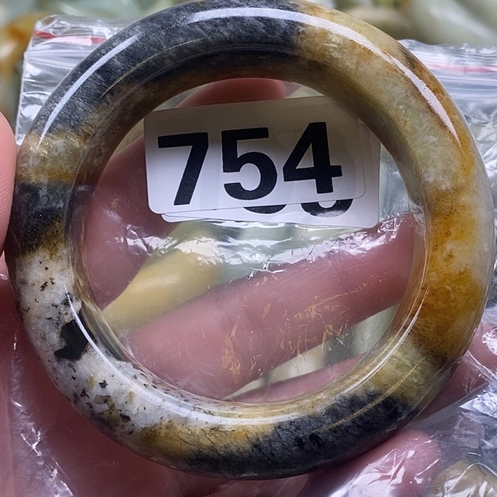 伊***莲蛇纹石玉未镶嵌手镯