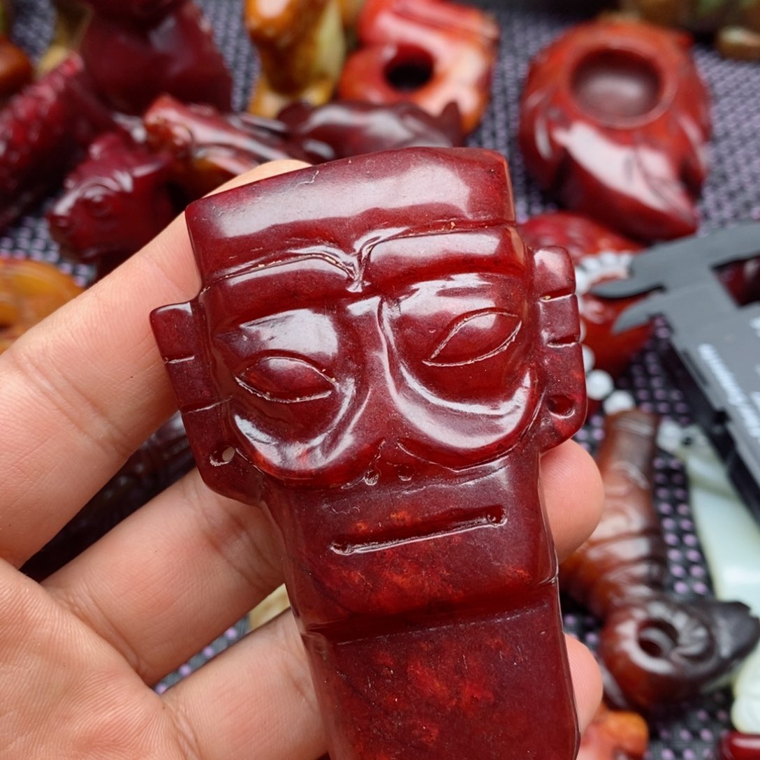 蛇纹石玉颈饰未镶嵌尘