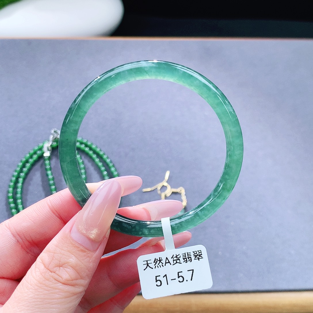 未镶嵌手镯（圆镯）翡翠