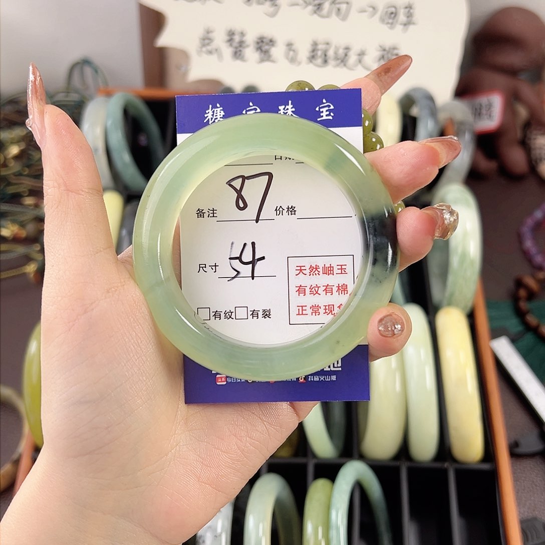 蛇纹石玉手镯未镶嵌取****呢