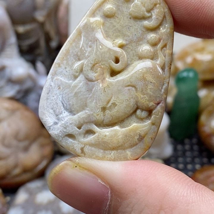硅化珊瑚（珊瑚玉）颈饰未镶嵌小吊坠