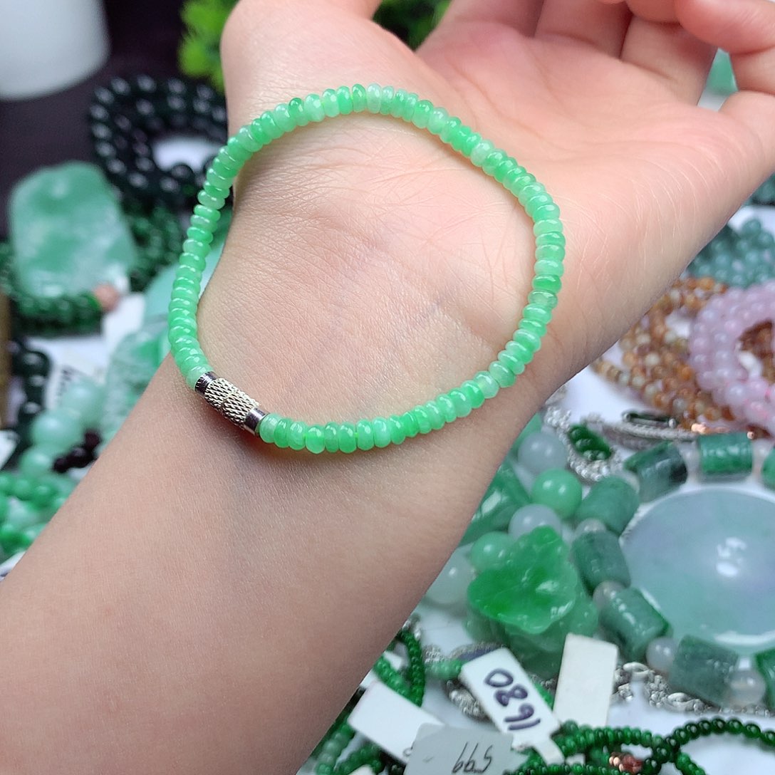 翡翠未镶嵌颈饰手串