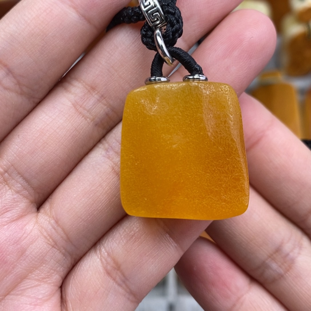 琥珀吊坠(赠链)未镶嵌