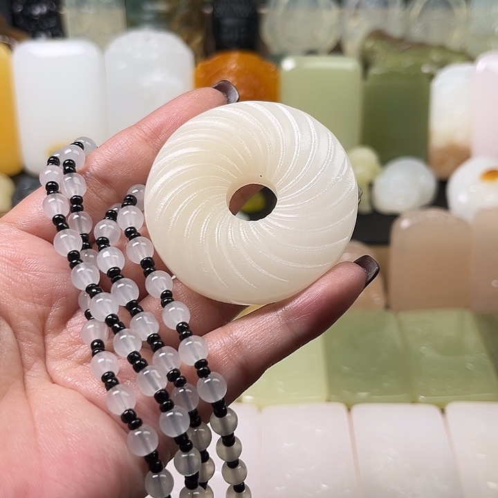 和田玉未镶嵌颈饰