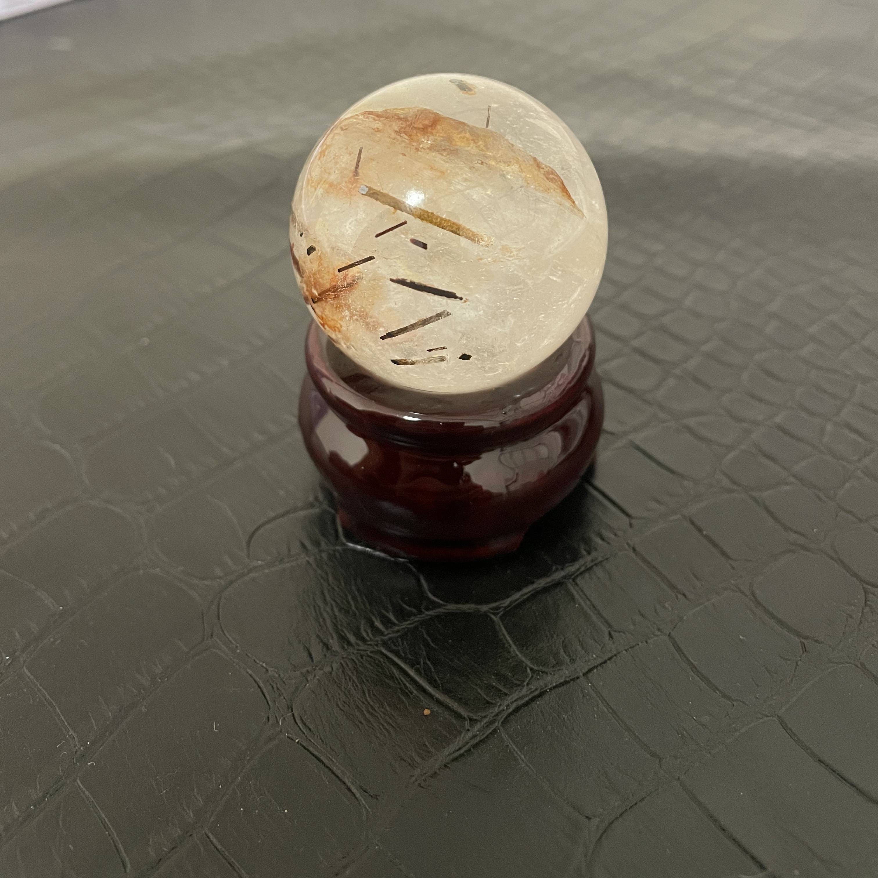 纯天然水晶胶花球。
