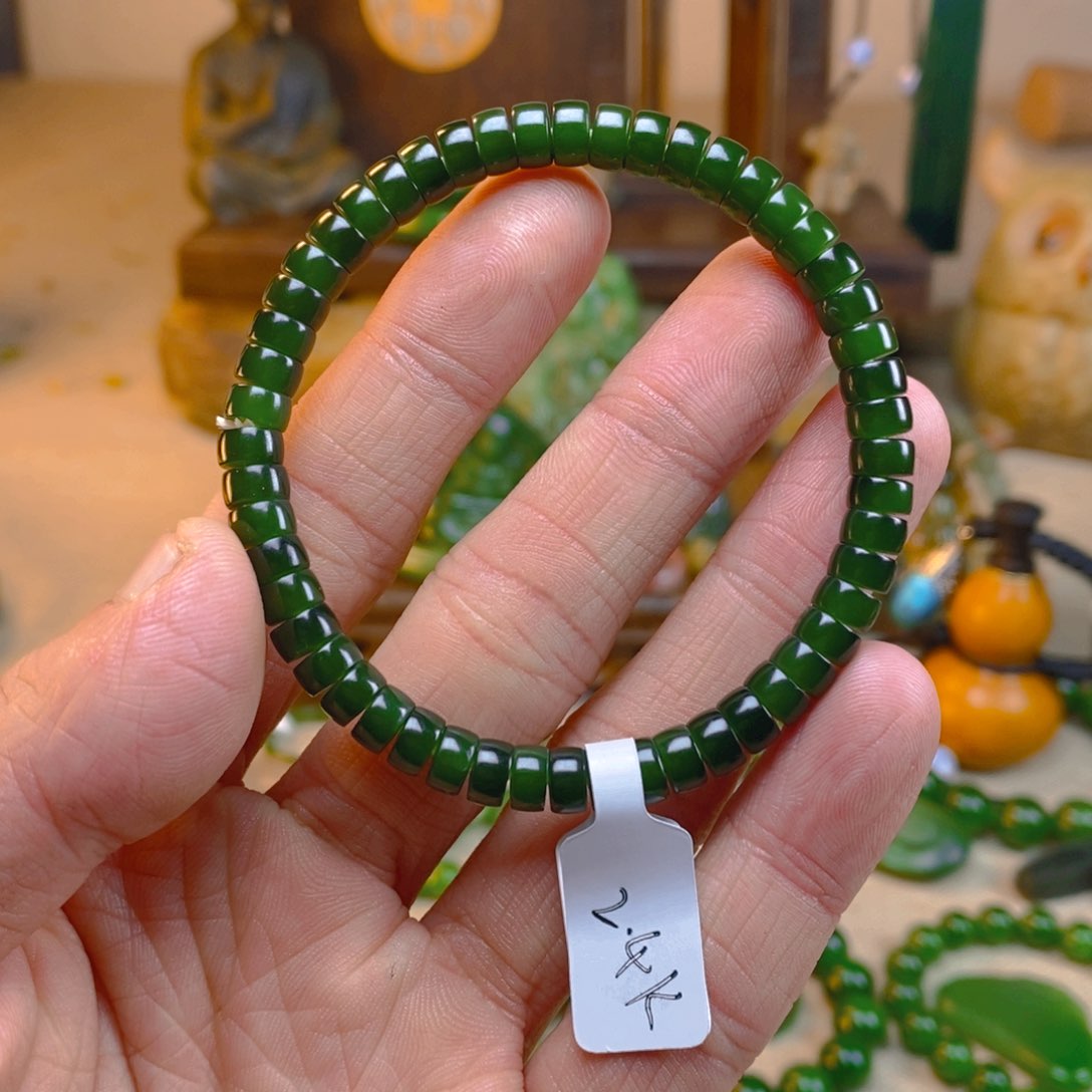 和田玉颈饰未镶嵌钢***牛