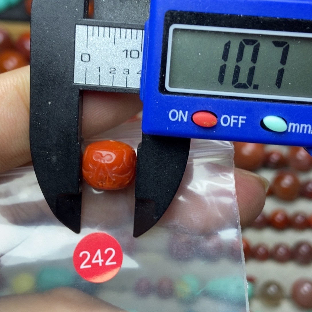 南红玛瑙未镶嵌有瑕疵