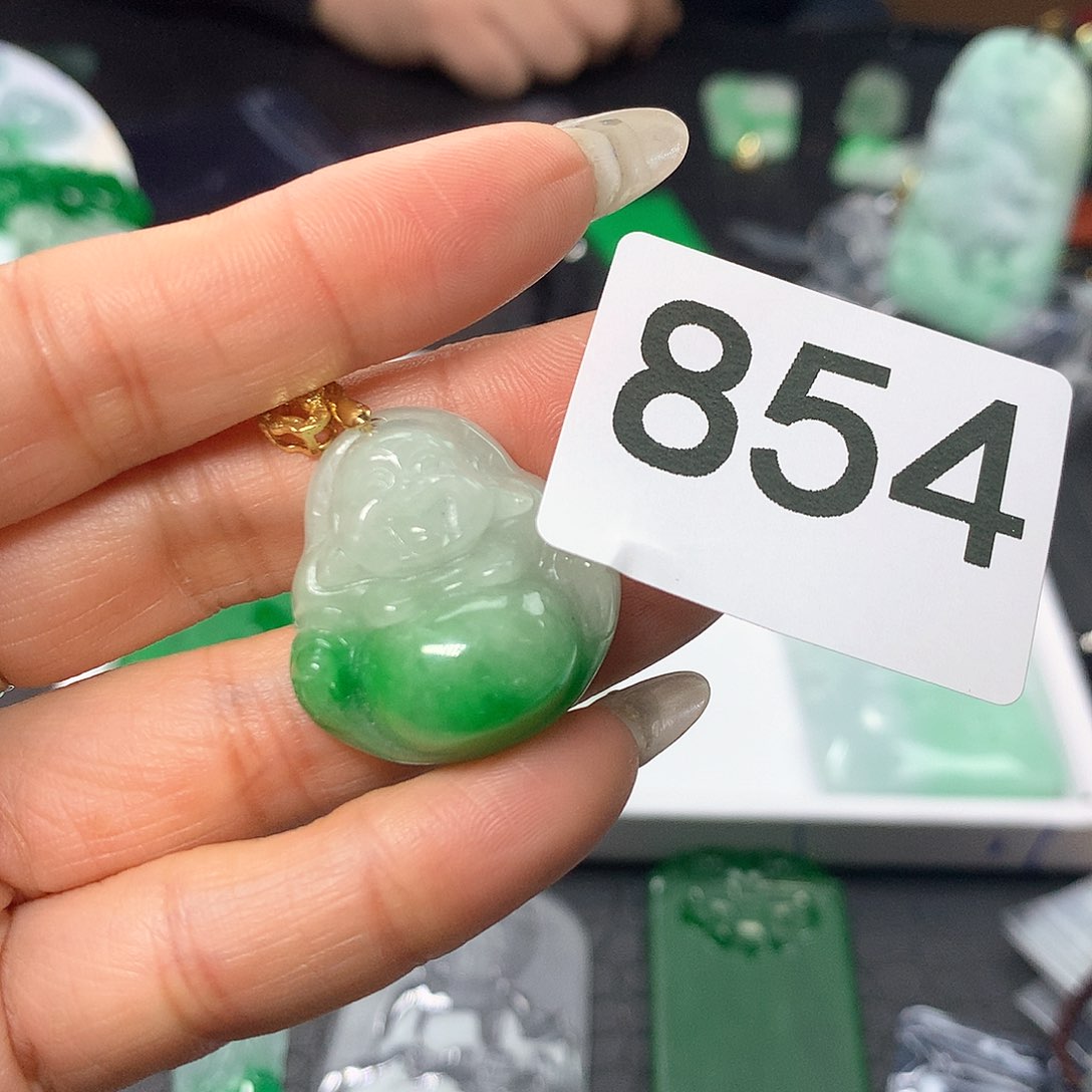 翡翠吊坠(赠链)未镶嵌